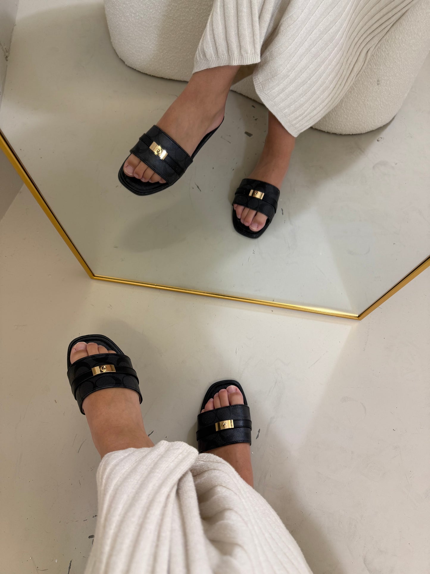 Nada slipper zwart