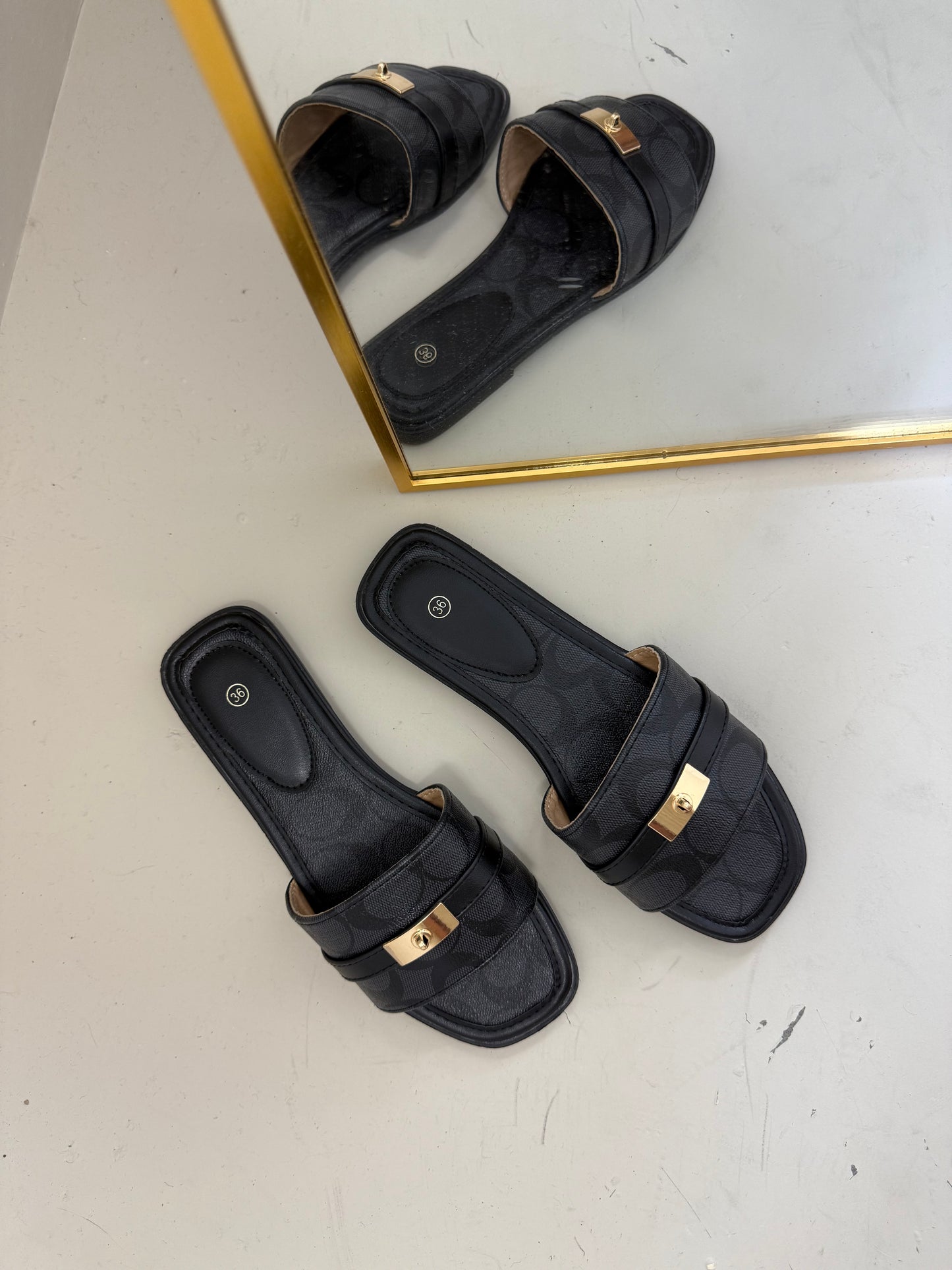 Nada slipper zwart