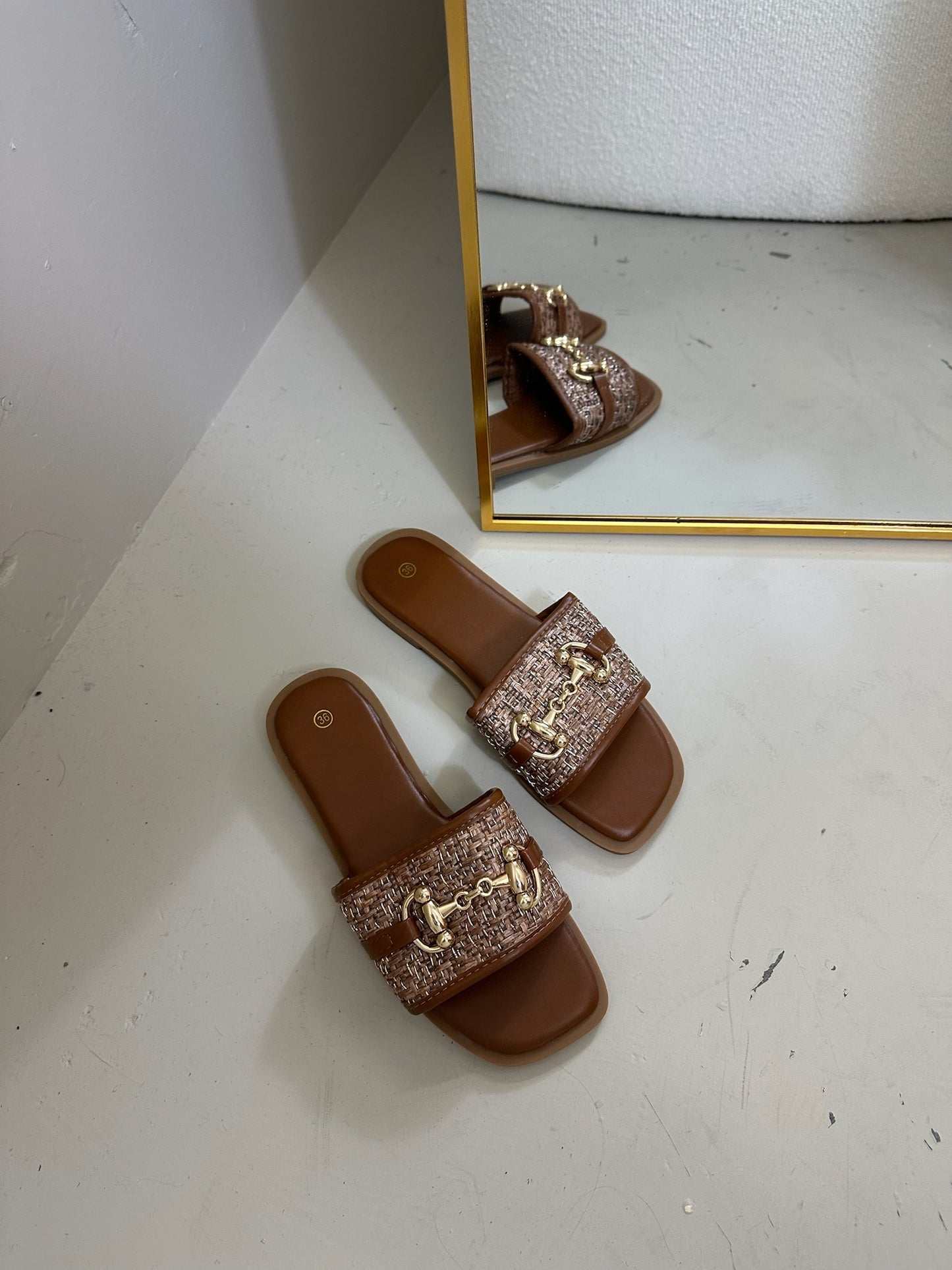 Mila slipper bruin