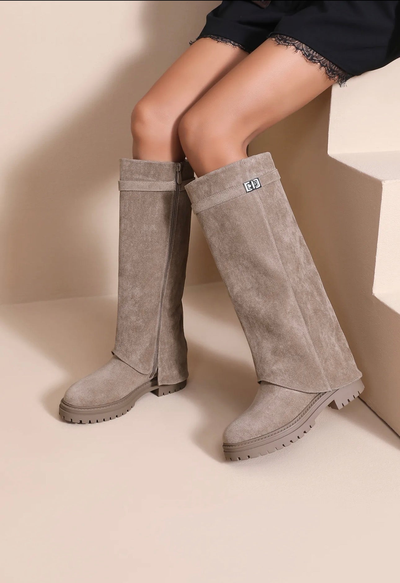 PRE-ORDER Davina laars taupe