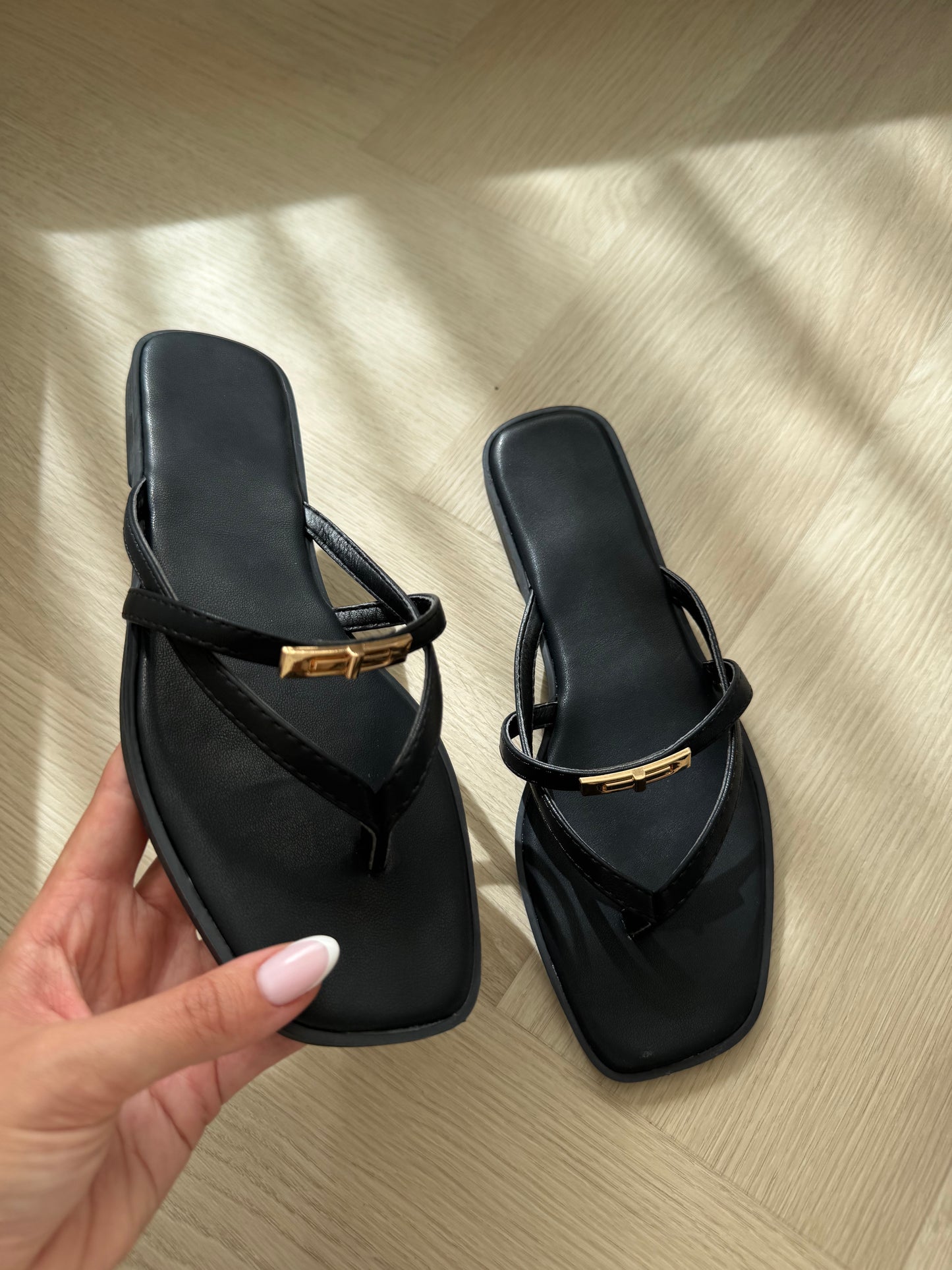 Sierra slipper zwart PRE ORDER